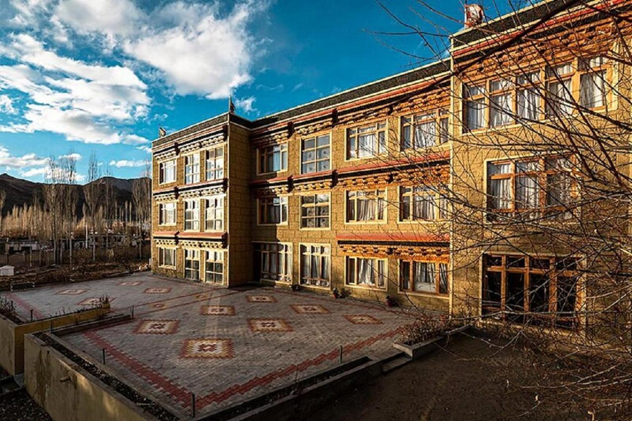 Hotel Alpine Ladakh レー エクステリア 写真