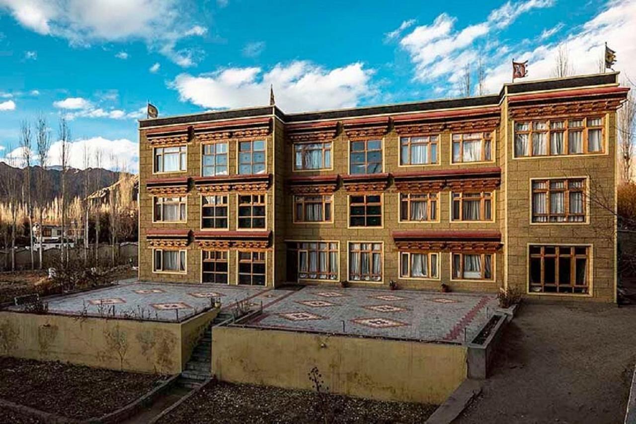 Hotel Alpine Ladakh レー エクステリア 写真