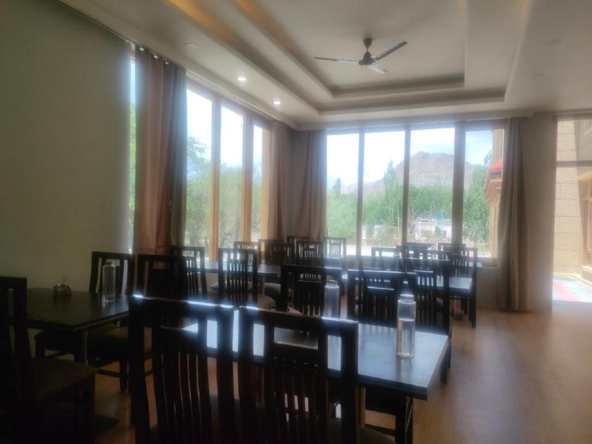 Hotel Alpine Ladakh レー エクステリア 写真