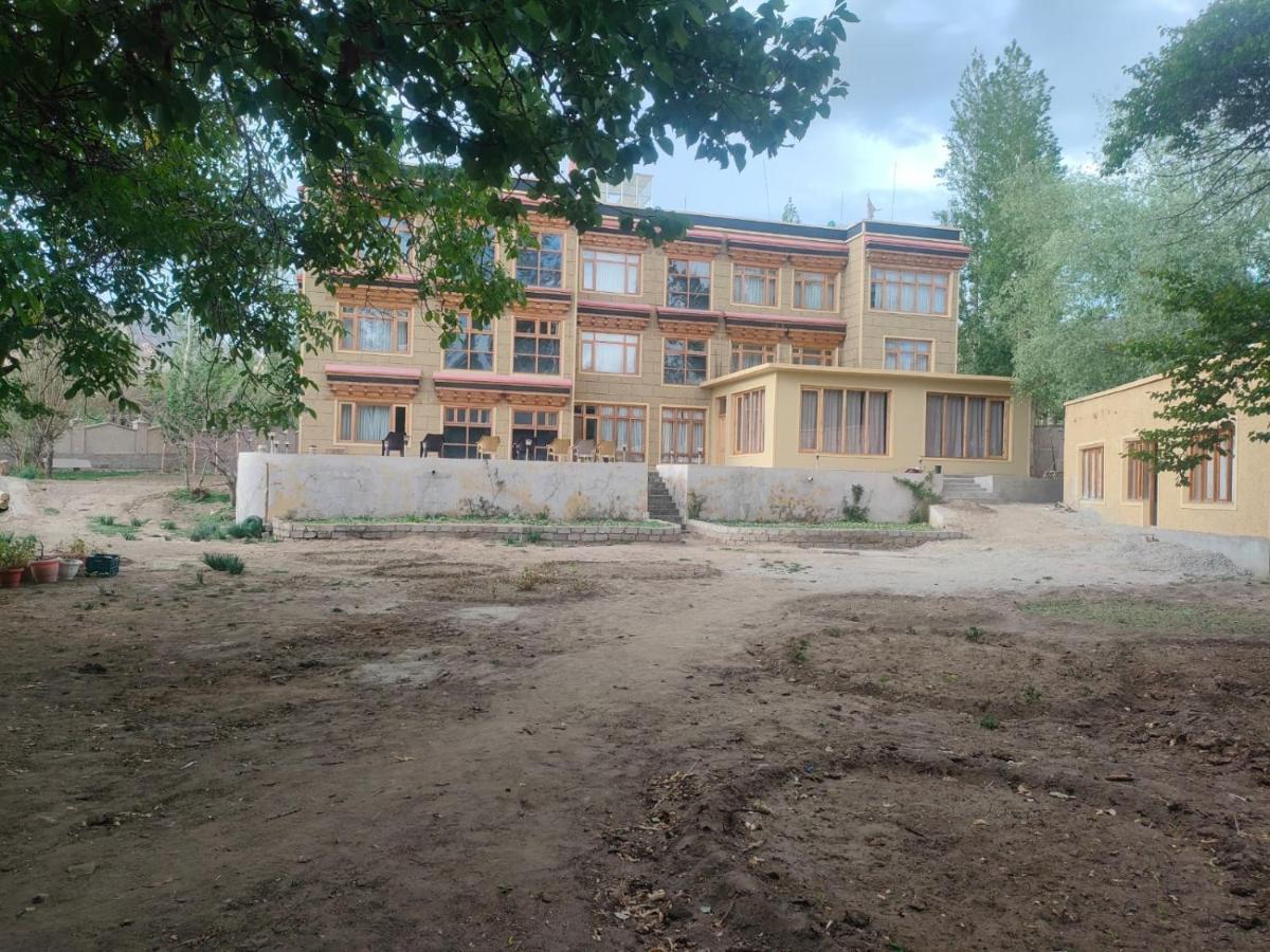 Hotel Alpine Ladakh レー エクステリア 写真
