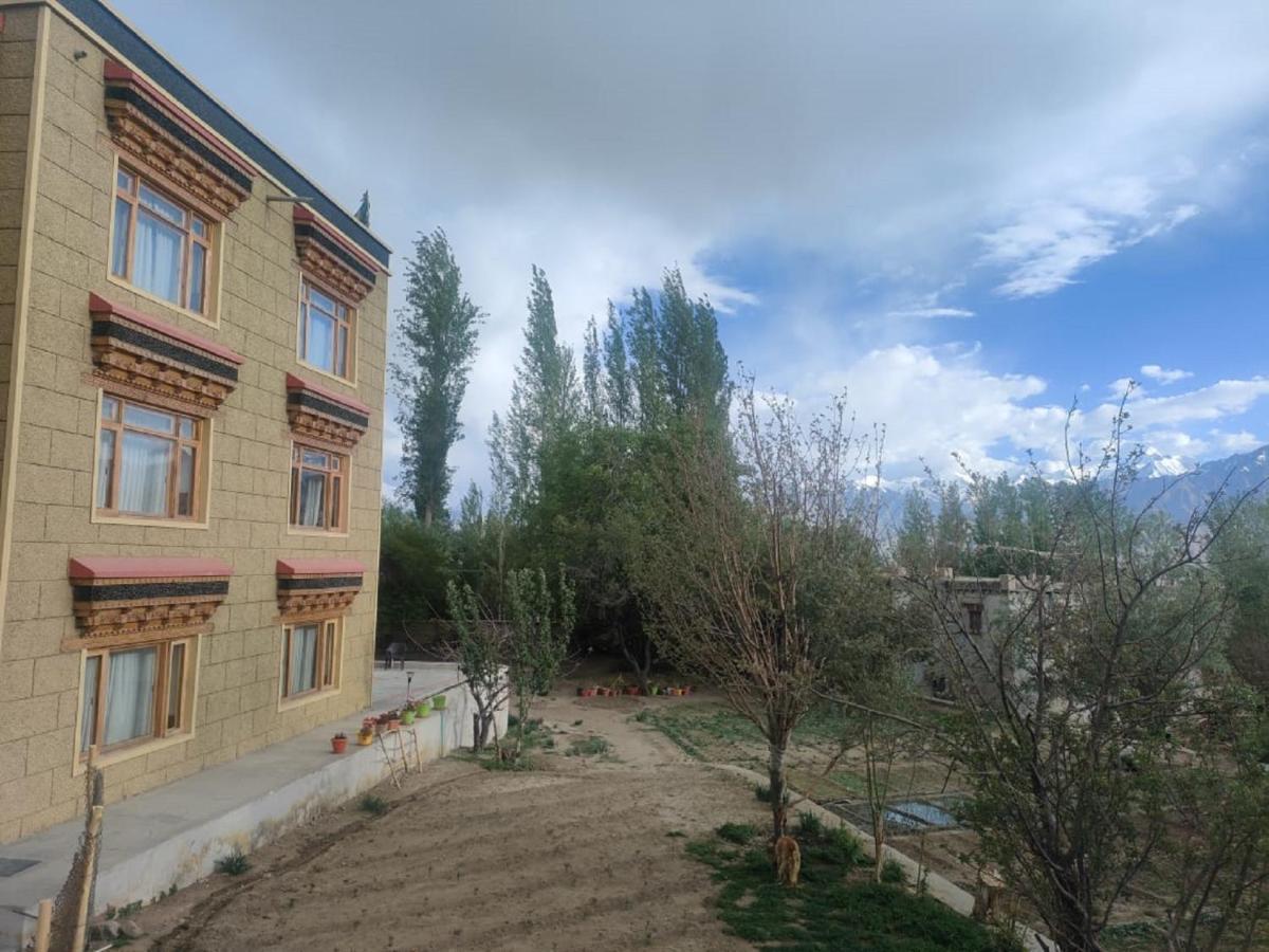 Hotel Alpine Ladakh レー エクステリア 写真