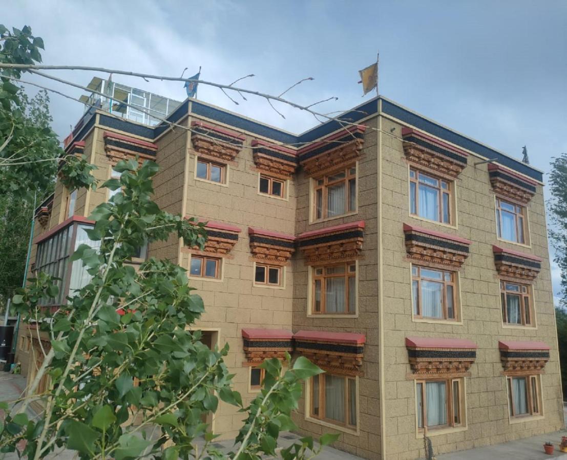 Hotel Alpine Ladakh レー エクステリア 写真