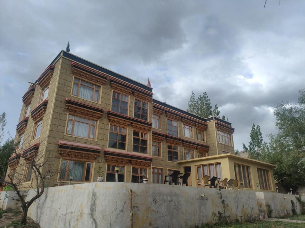 Hotel Alpine Ladakh レー エクステリア 写真