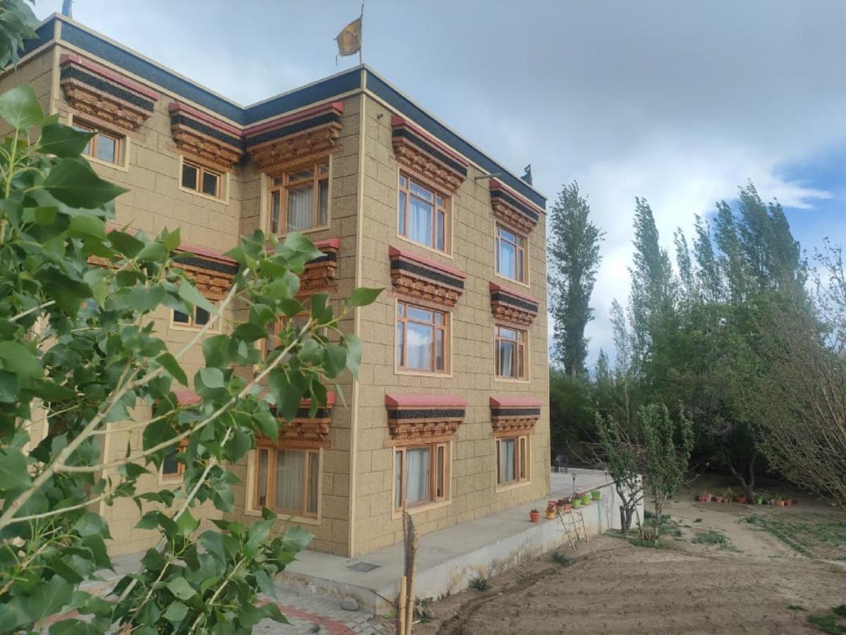 Hotel Alpine Ladakh レー エクステリア 写真
